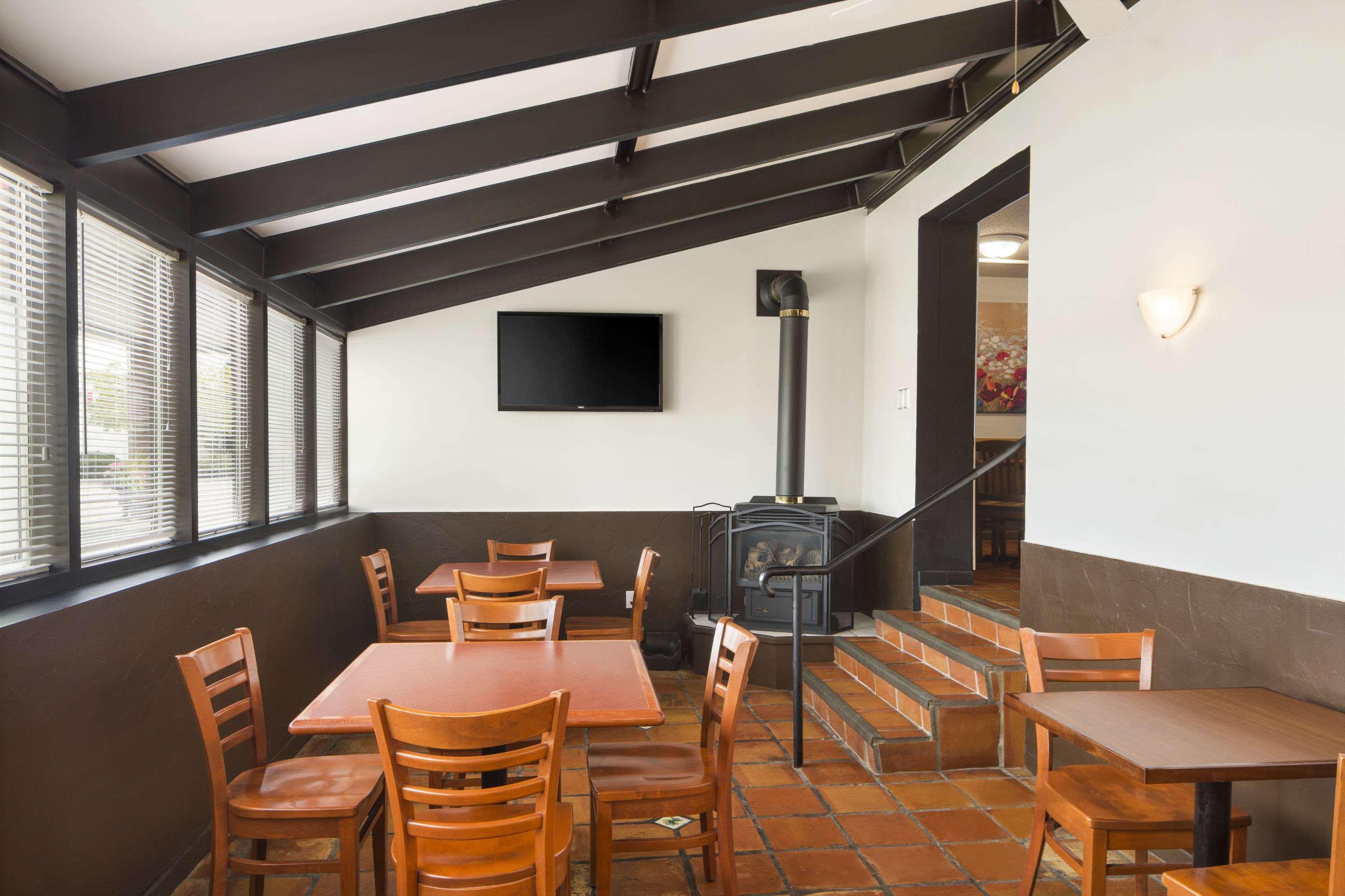 Days Inn By Wyndham Brantford Esterno foto