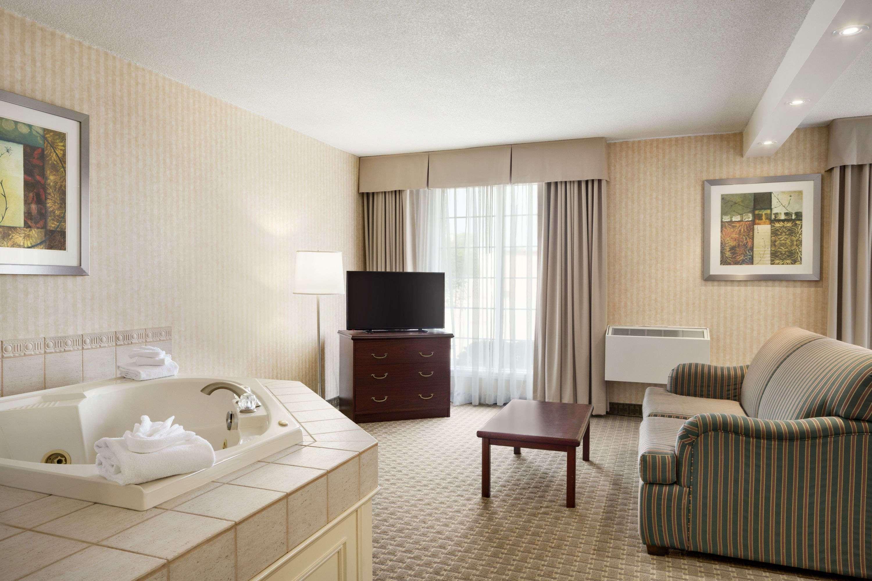 Days Inn By Wyndham Brantford Esterno foto