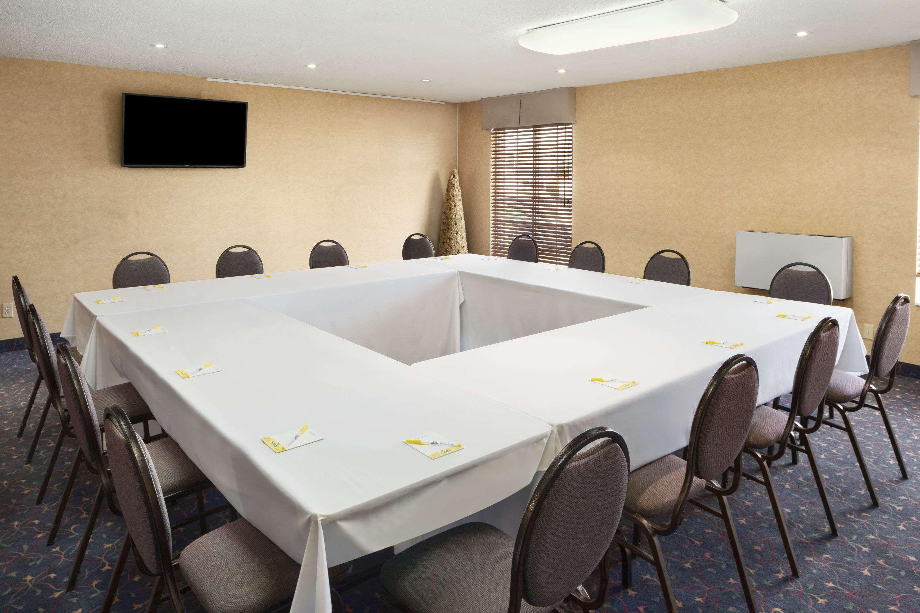 Days Inn By Wyndham Brantford Esterno foto