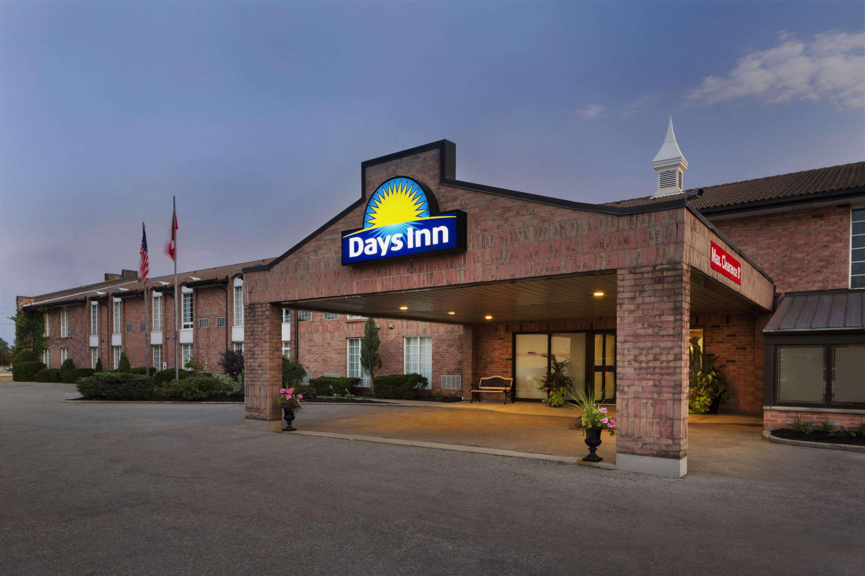 Days Inn By Wyndham Brantford Esterno foto